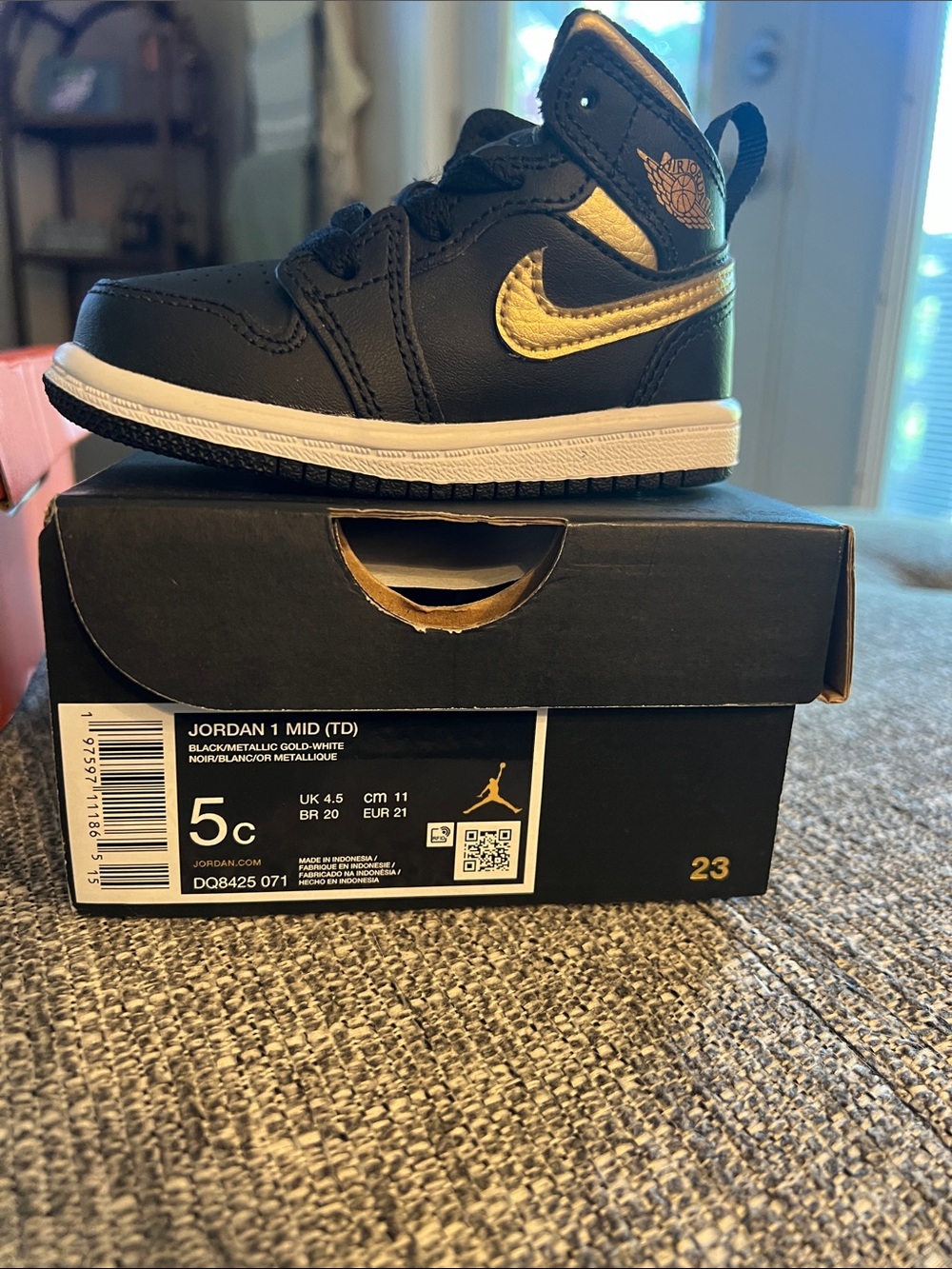 Jordan 1 Mid (TD) Toddlers Black/Metallic Gold Sneakers
